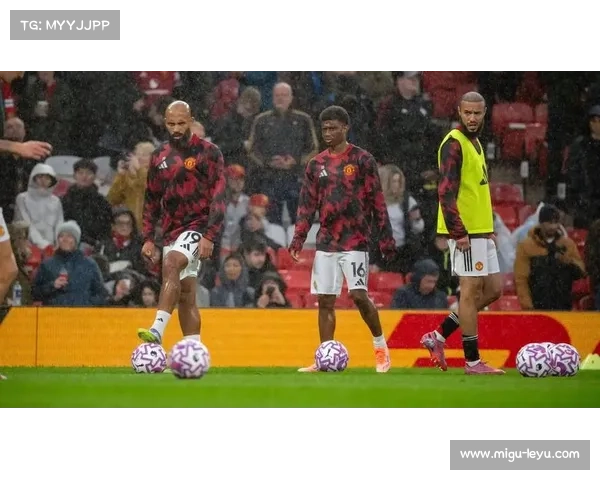 英超狼队vs曼联VAR争议，半场两次回放判定越位